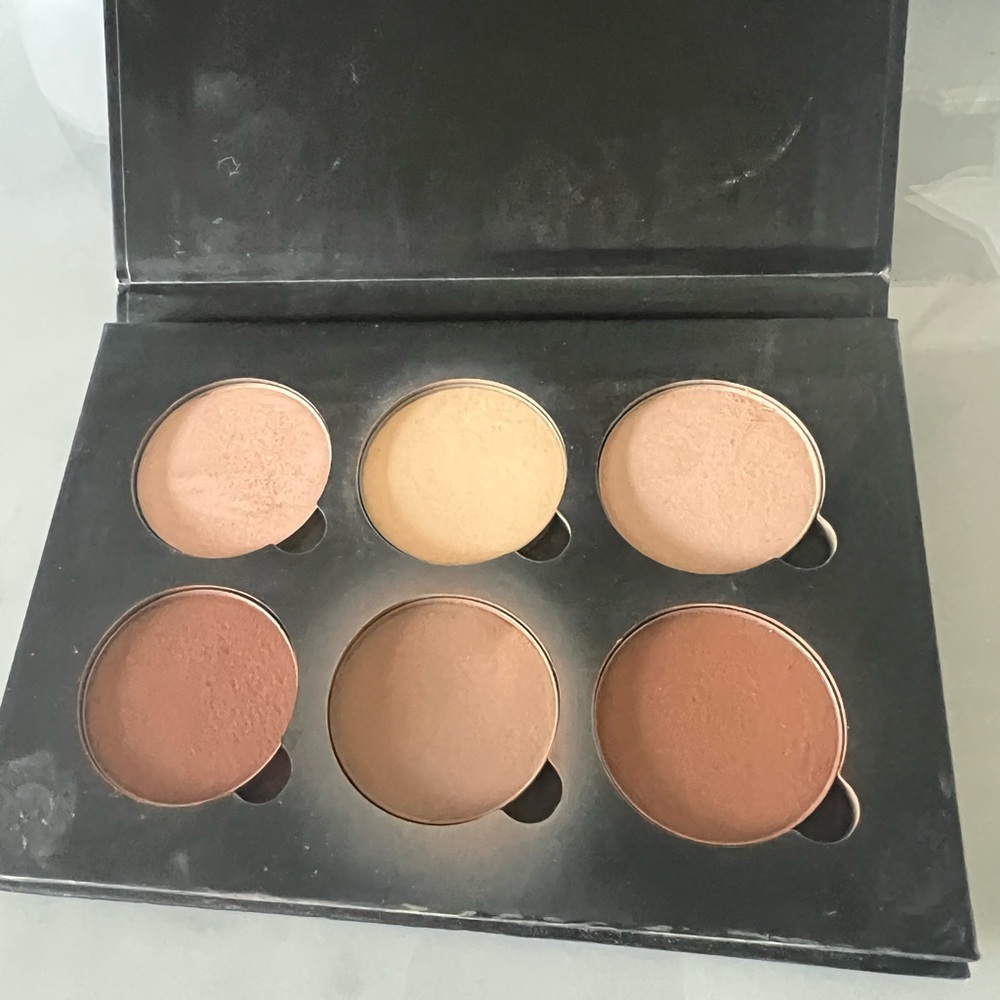 Anastasia Beverly Hills powder contour kit